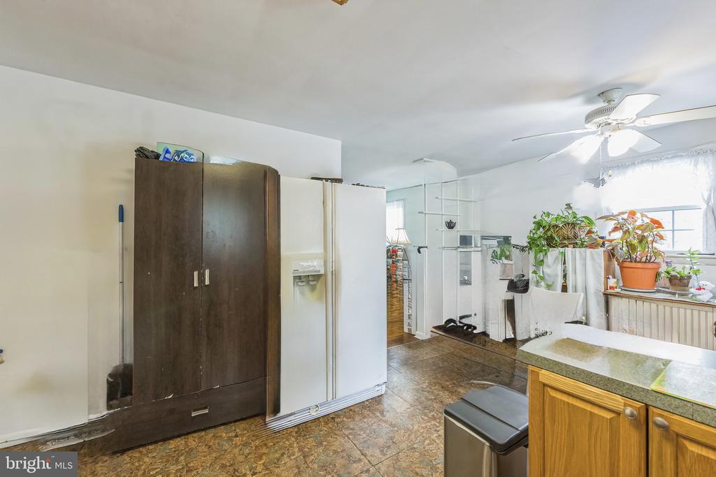 190 W 8th St