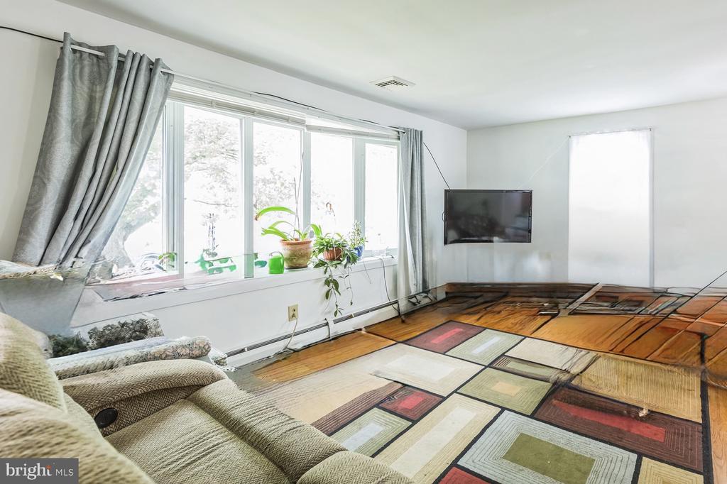 190 W 8th St