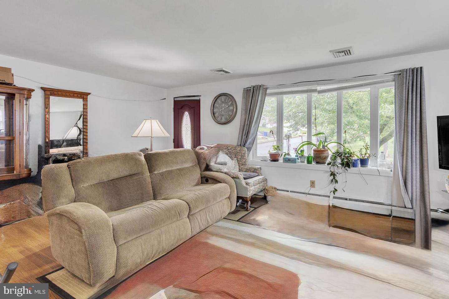 190 W 8th St