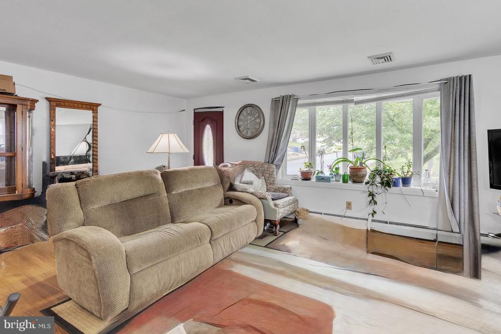 190 W 8th St