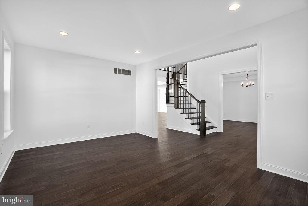 409 LONGVIEW DRIVE