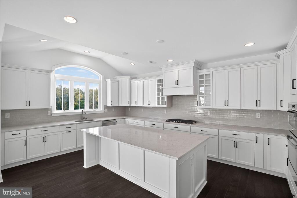 409 LONGVIEW DRIVE