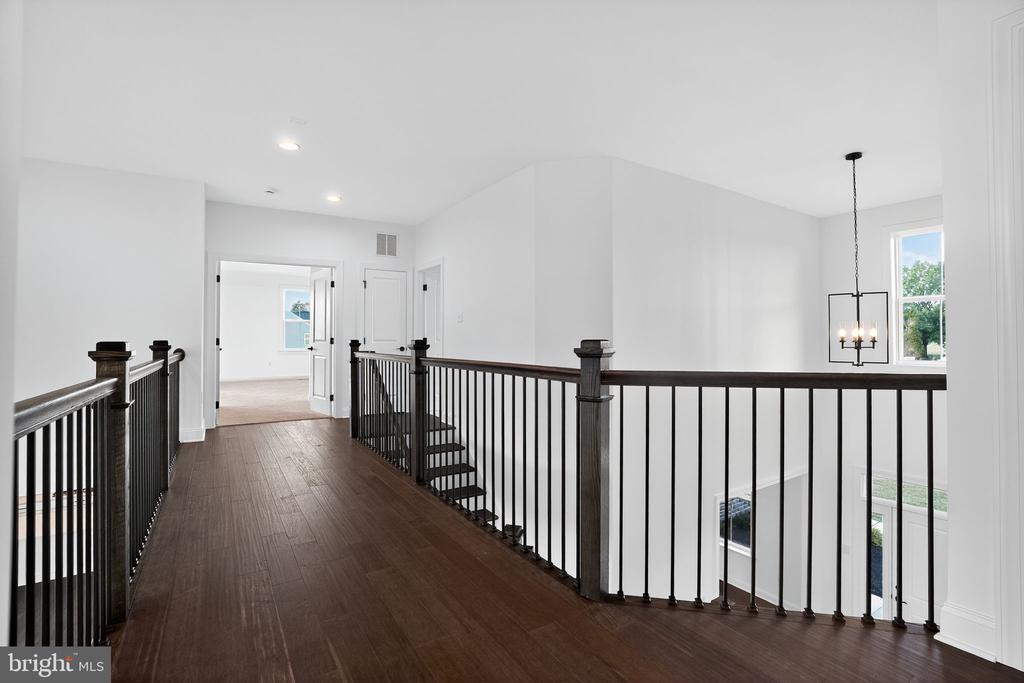 409 LONGVIEW DRIVE