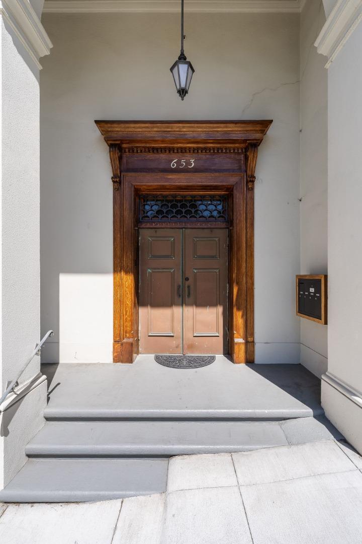653 Dolores Street
