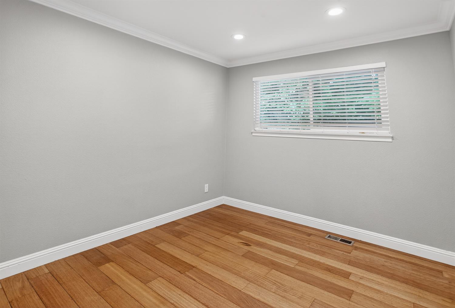 5024 Saddlewood Street