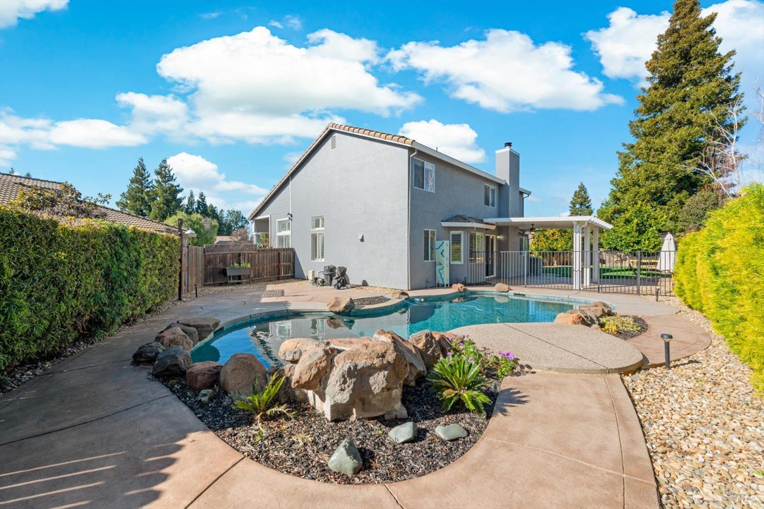 1520 Abraham Court Dixon Ca 95620 326009582