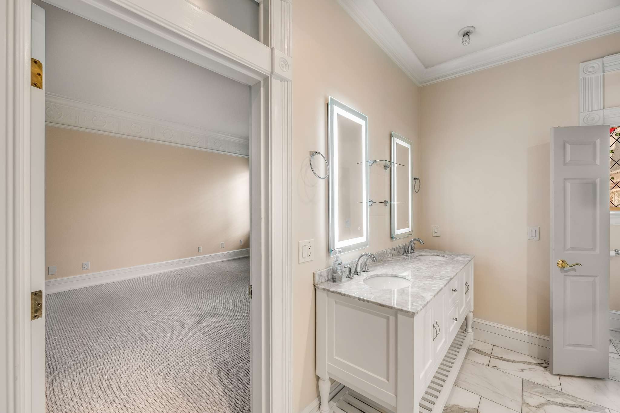 3626 West End Ave Unit: 201