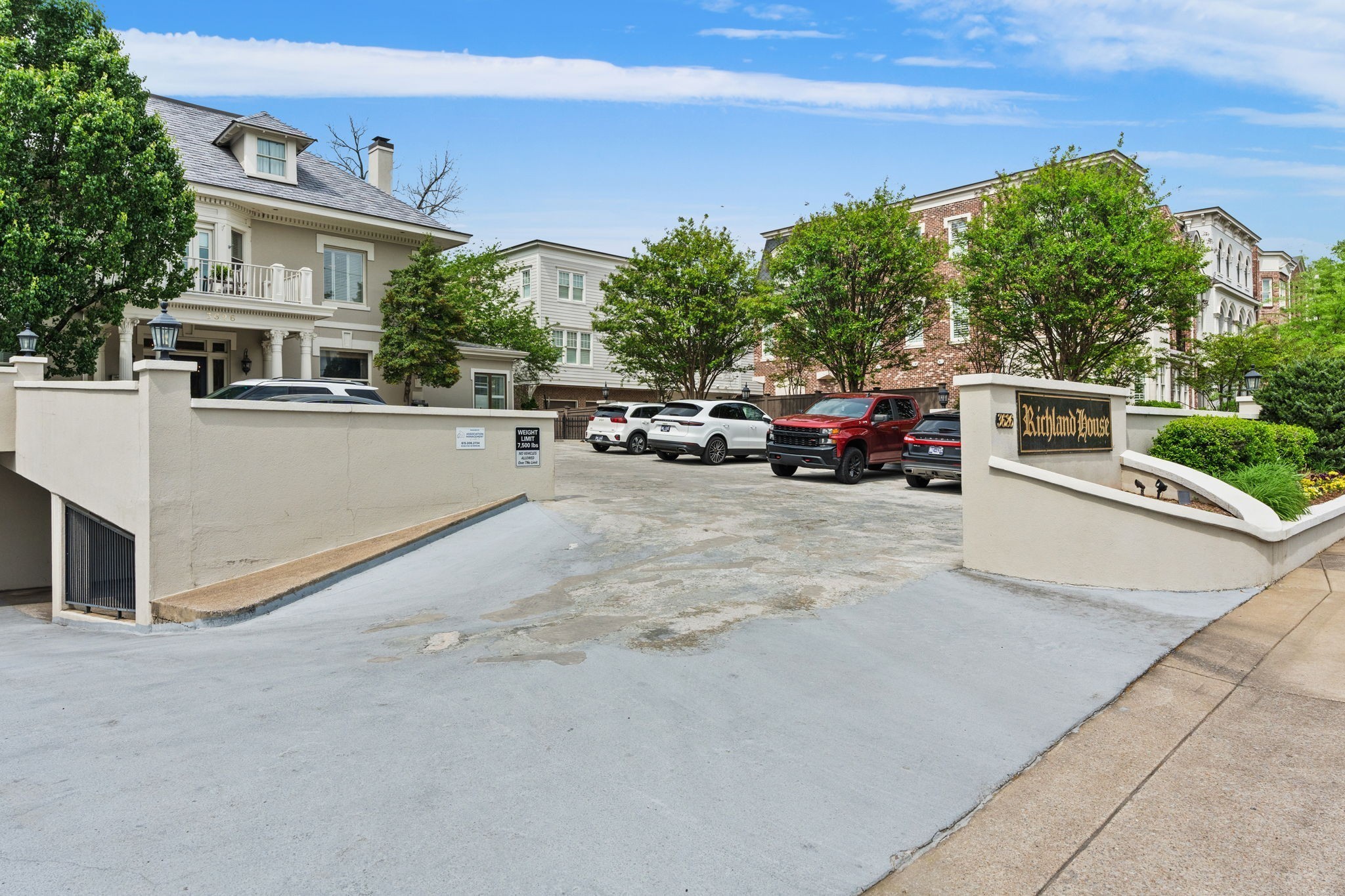 3626 West End Ave Unit: 201