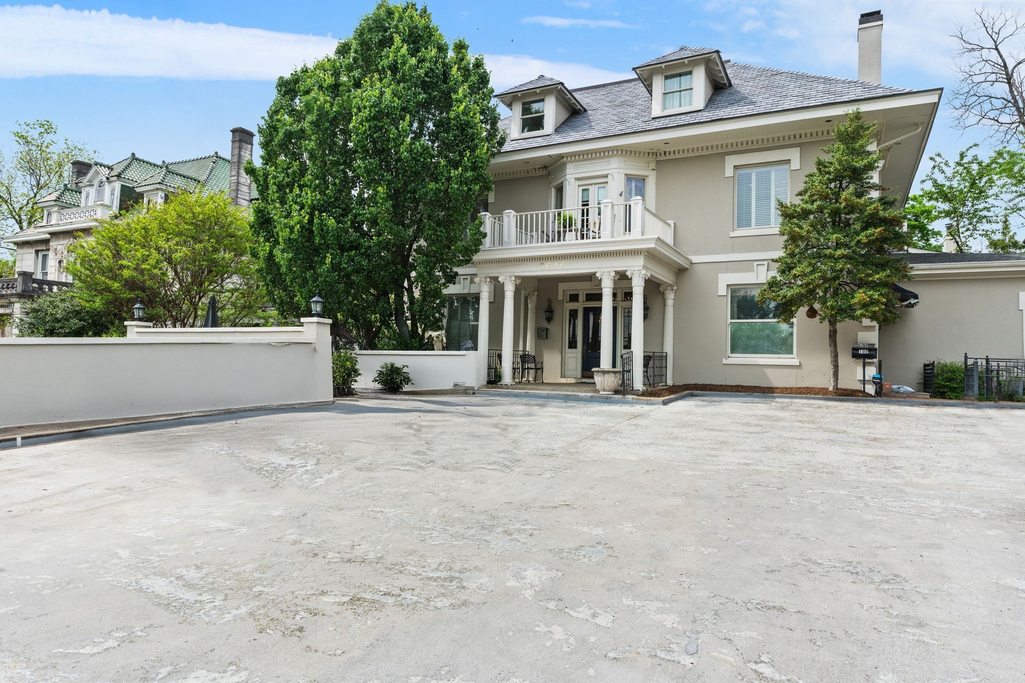 3626 West End Ave Unit: 201