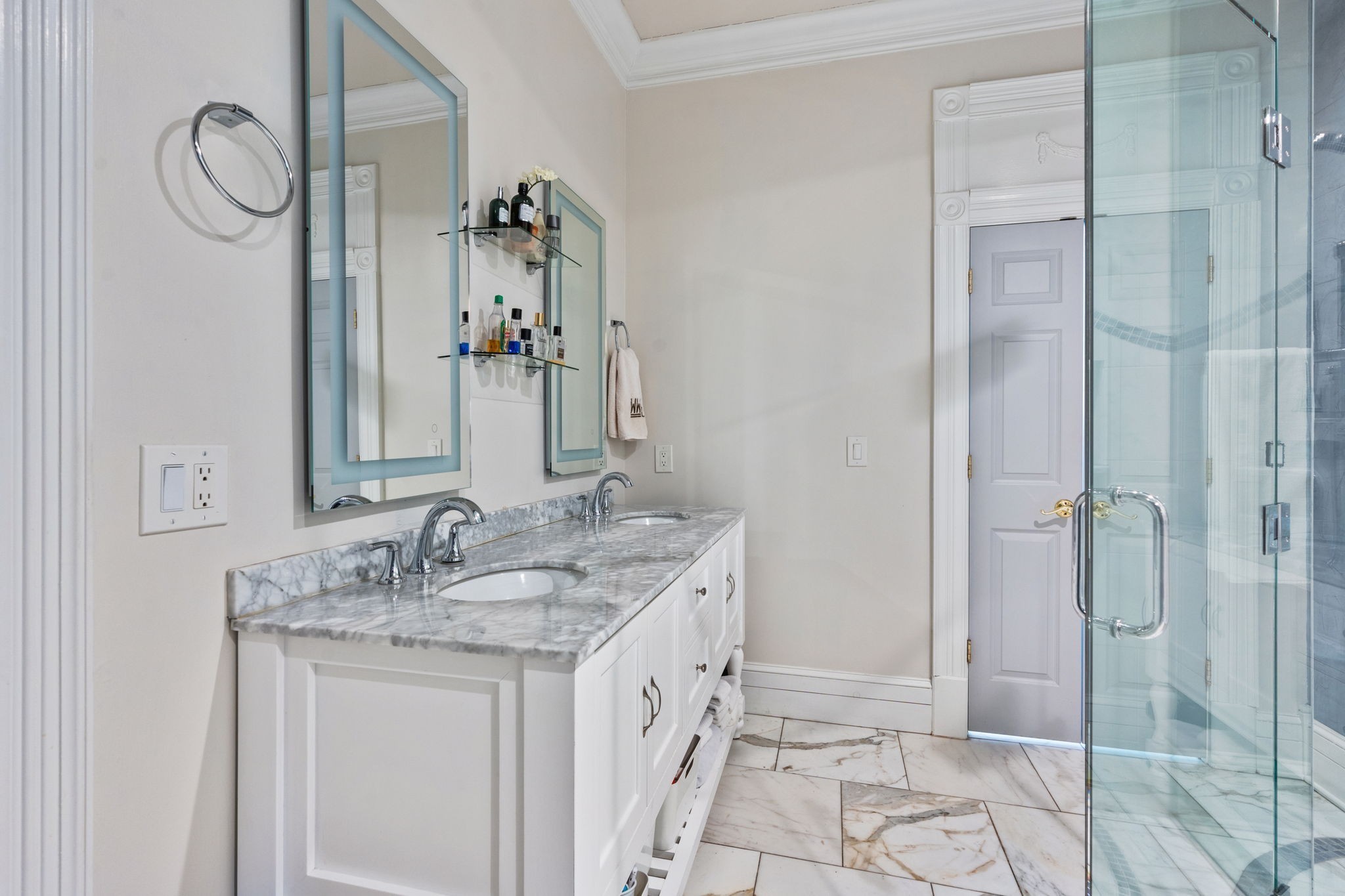 3626 West End Ave Unit: 201