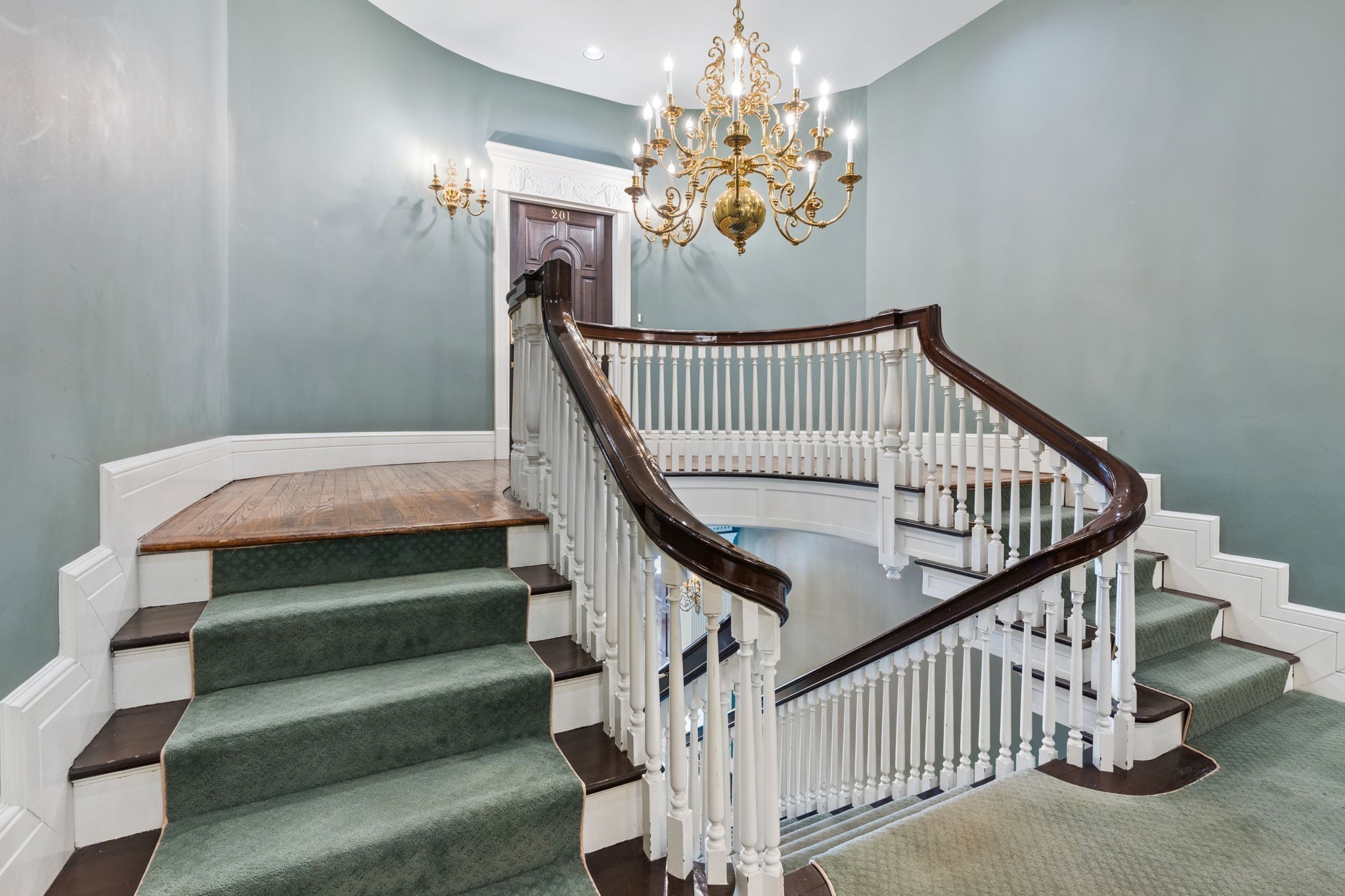 3626 West End Ave Unit: 201