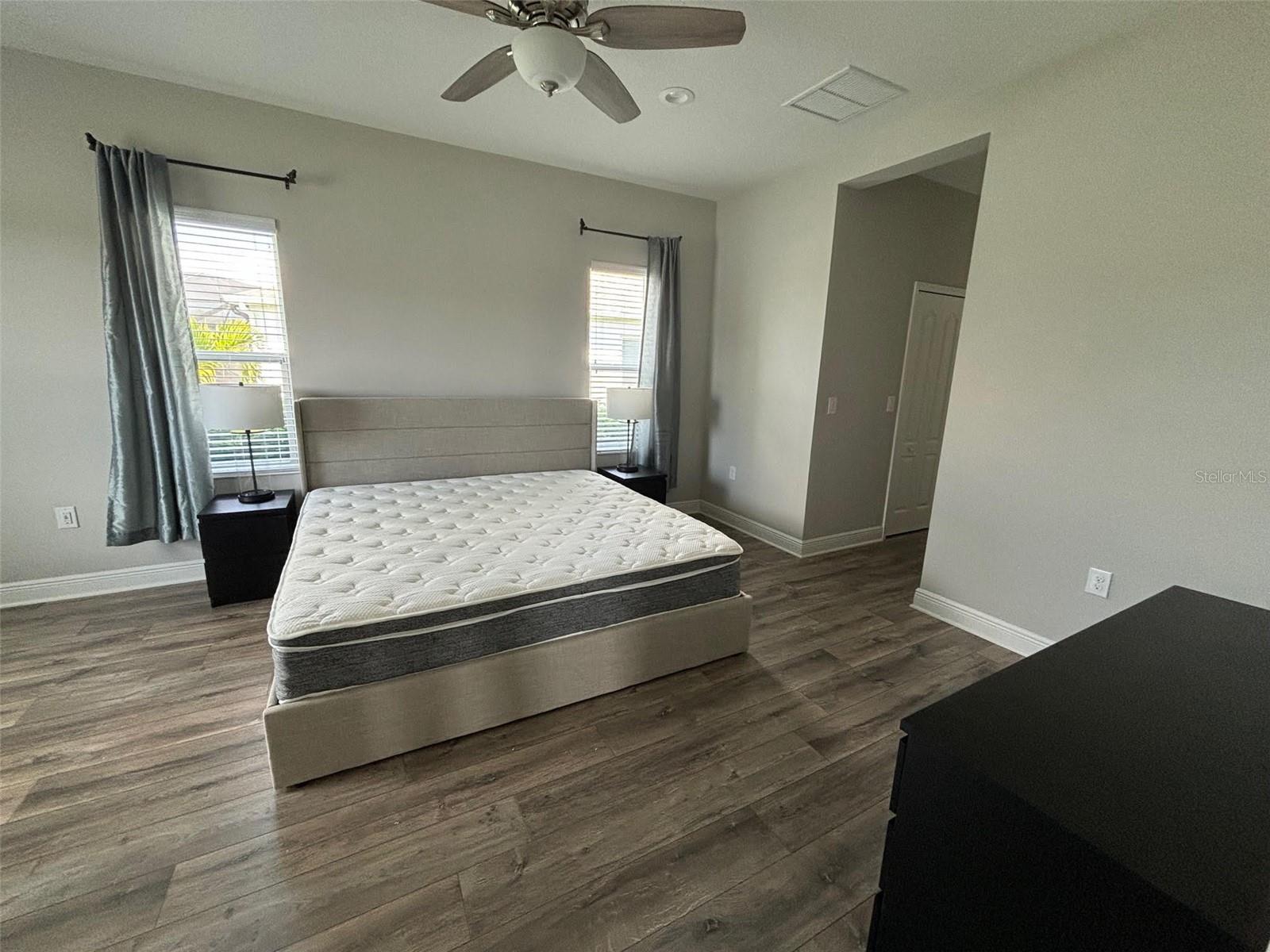 4011 COUNTRY WOOD PL