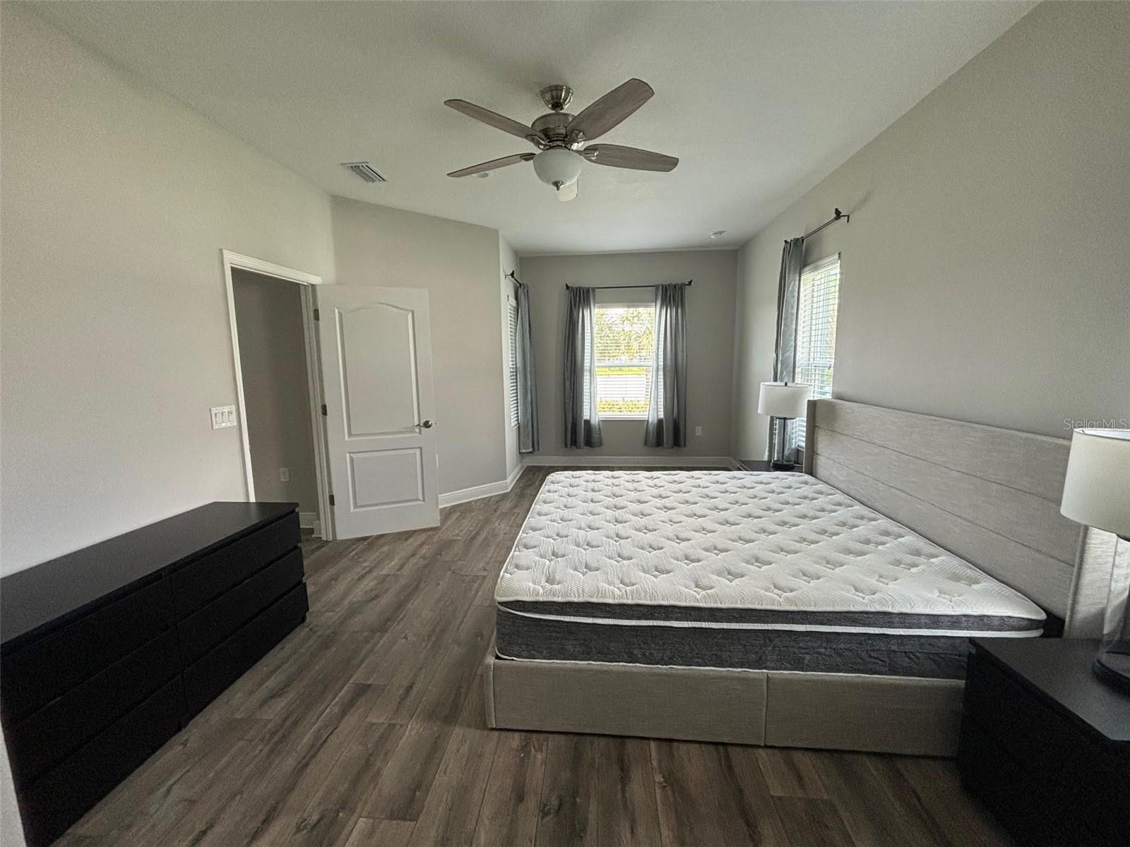 4011 COUNTRY WOOD PL