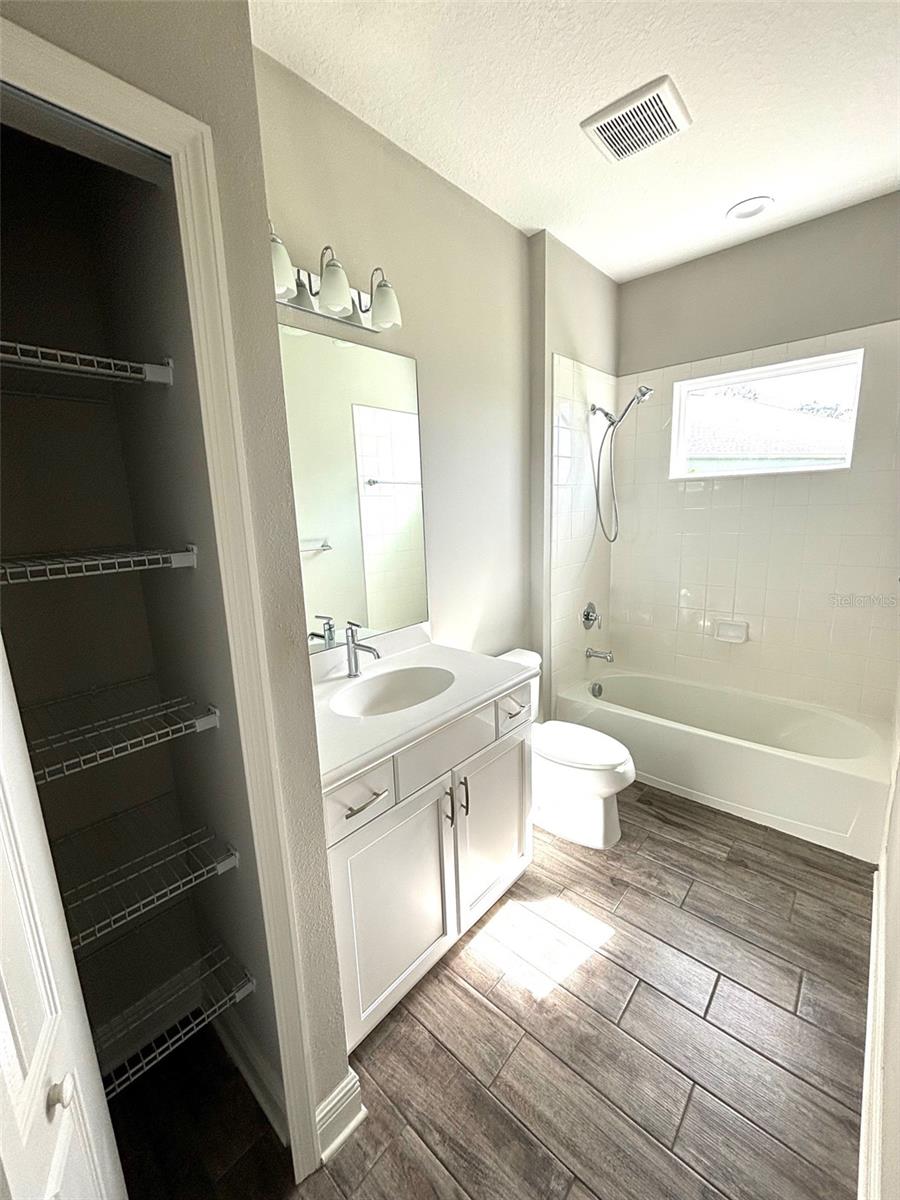 4011 COUNTRY WOOD PL