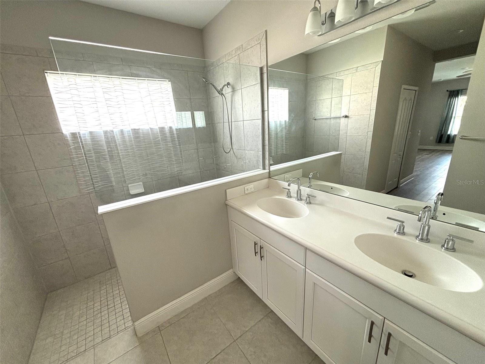 4011 COUNTRY WOOD PL