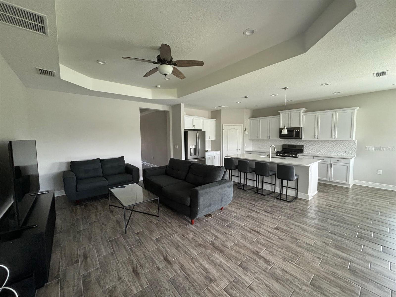 4011 COUNTRY WOOD PL