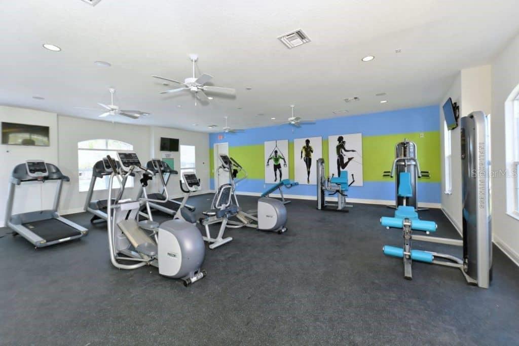 4011 COUNTRY WOOD PL