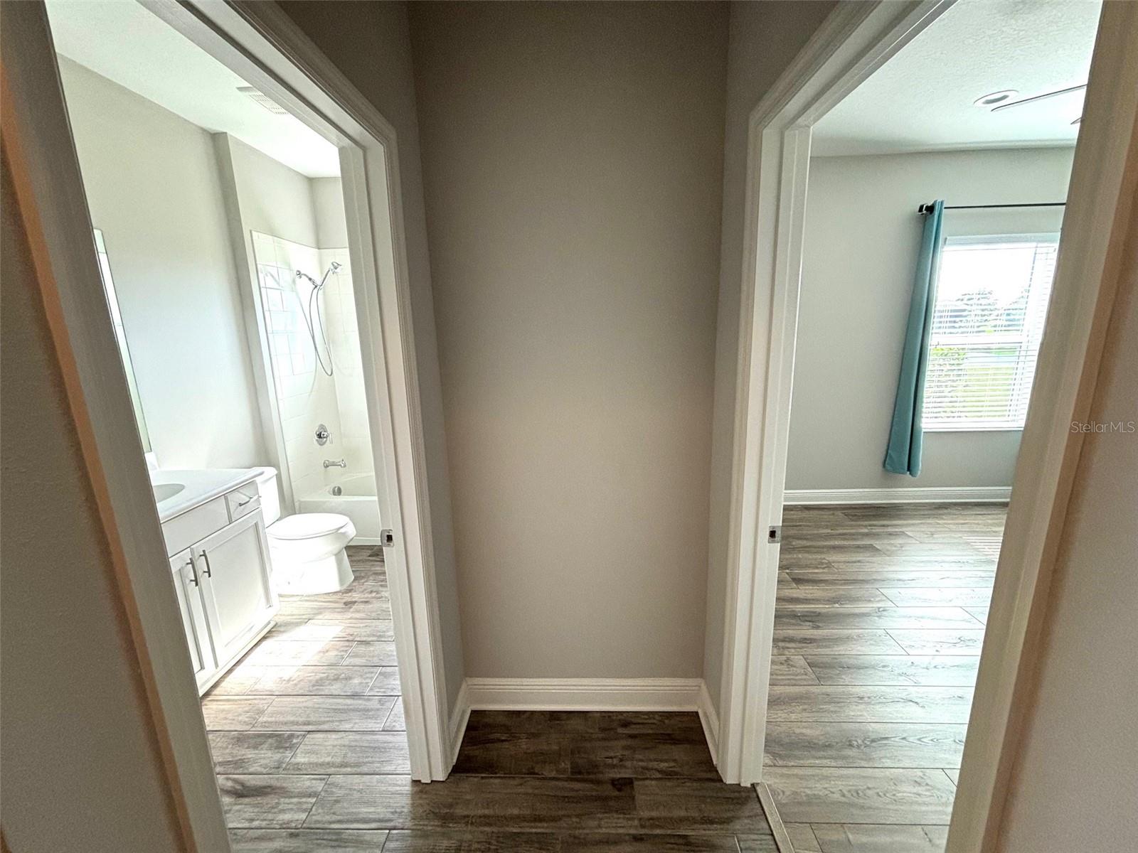 4011 COUNTRY WOOD PL