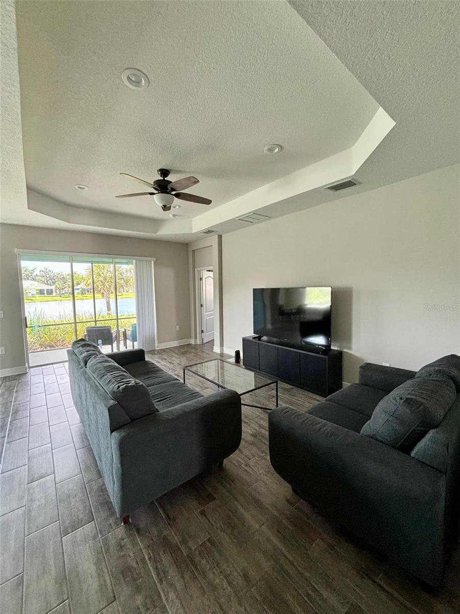 4011 COUNTRY WOOD PL