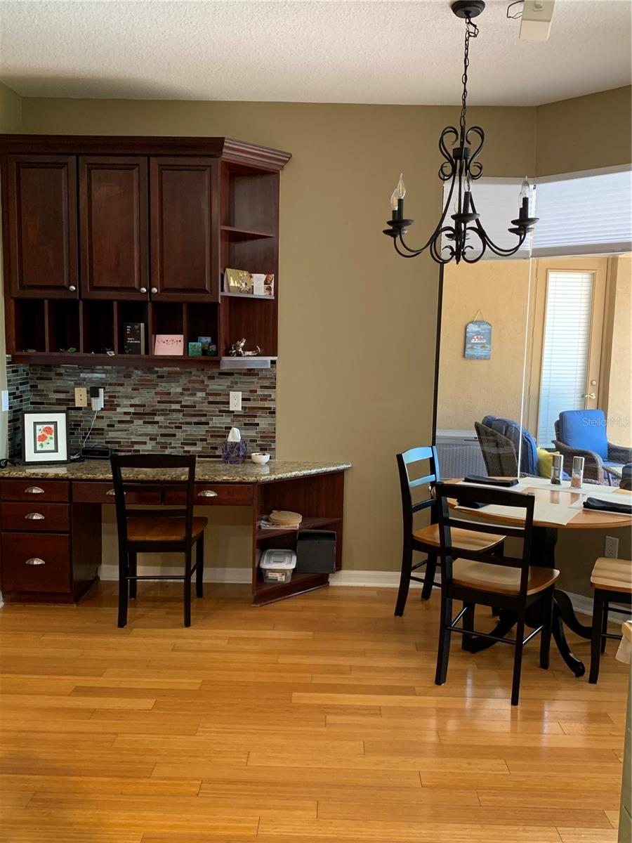 6828 HONEYSUCKLE TRL