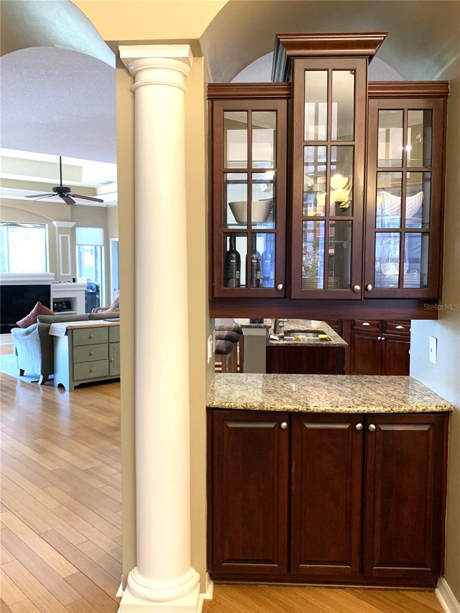 6828 HONEYSUCKLE TRL