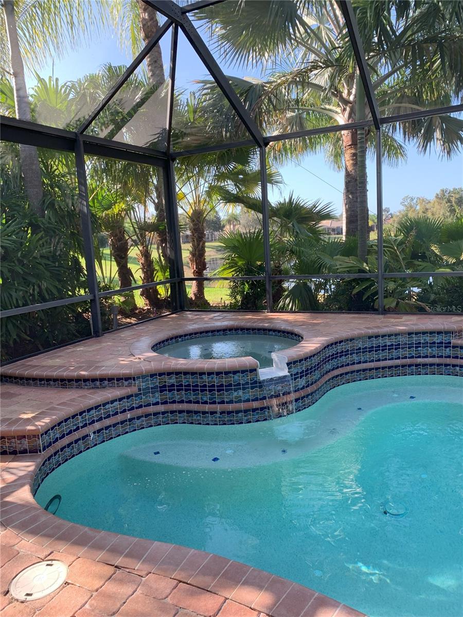 6828 HONEYSUCKLE TRL