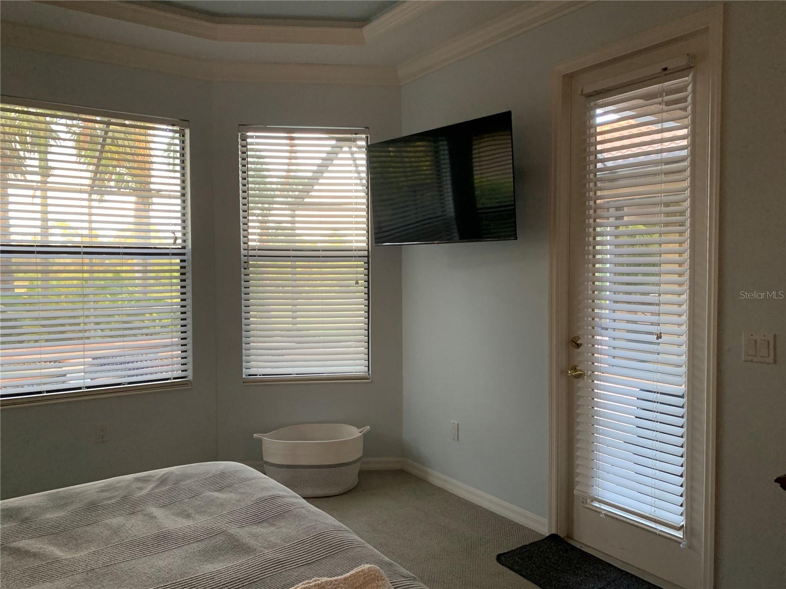 6828 HONEYSUCKLE TRL