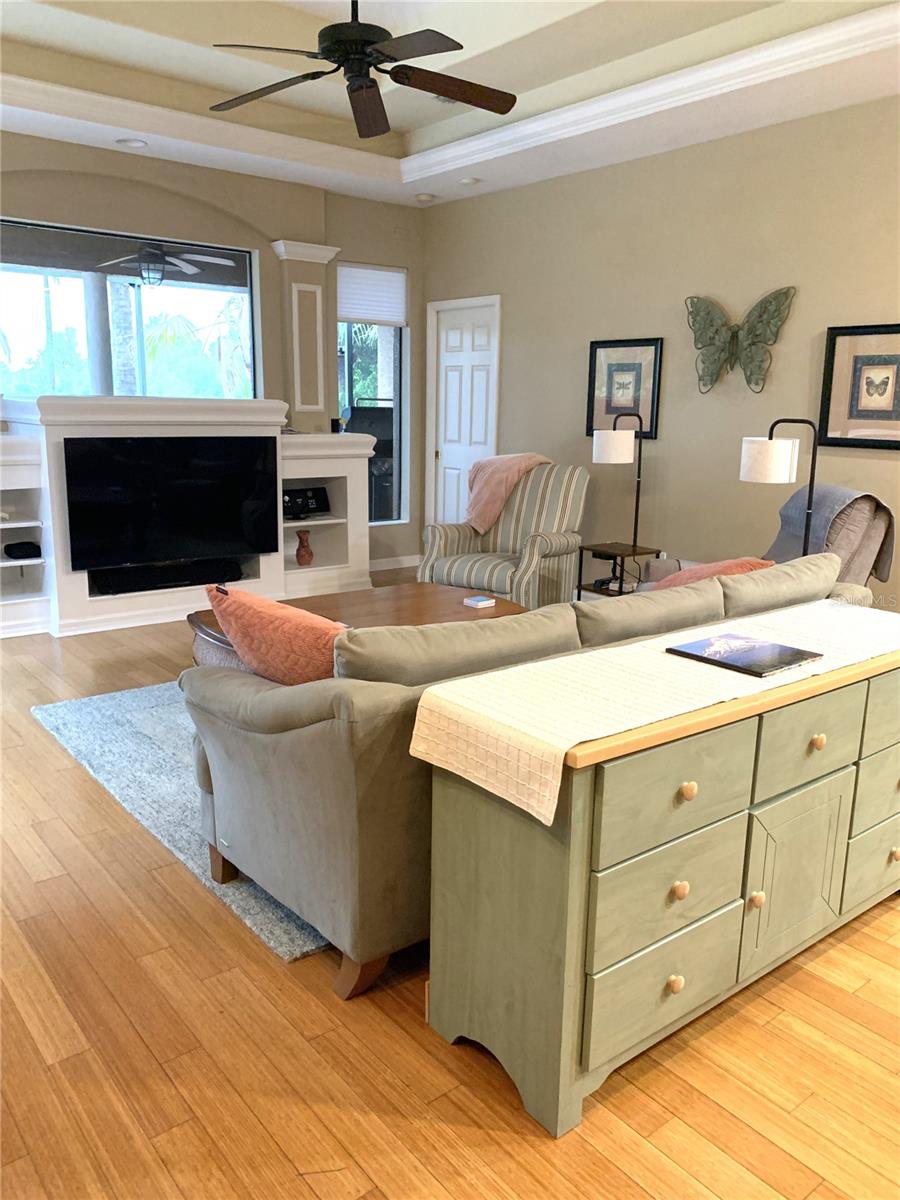 6828 HONEYSUCKLE TRL