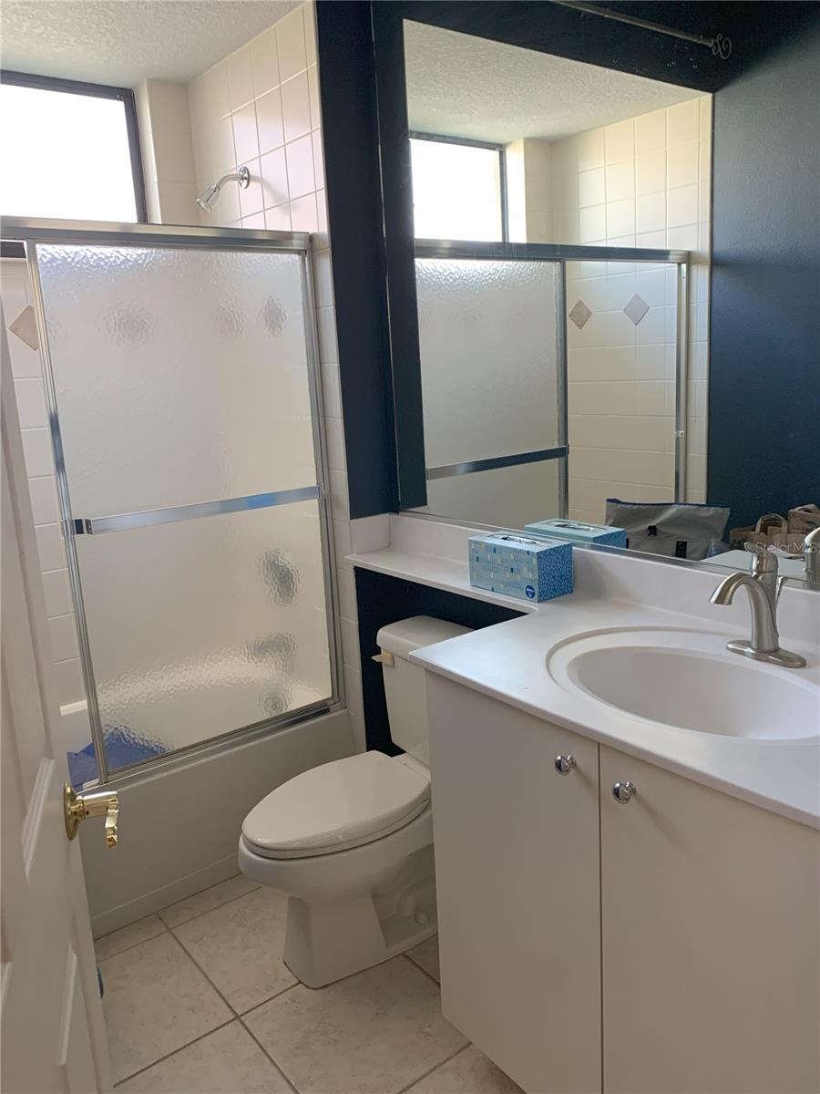 6828 HONEYSUCKLE TRL