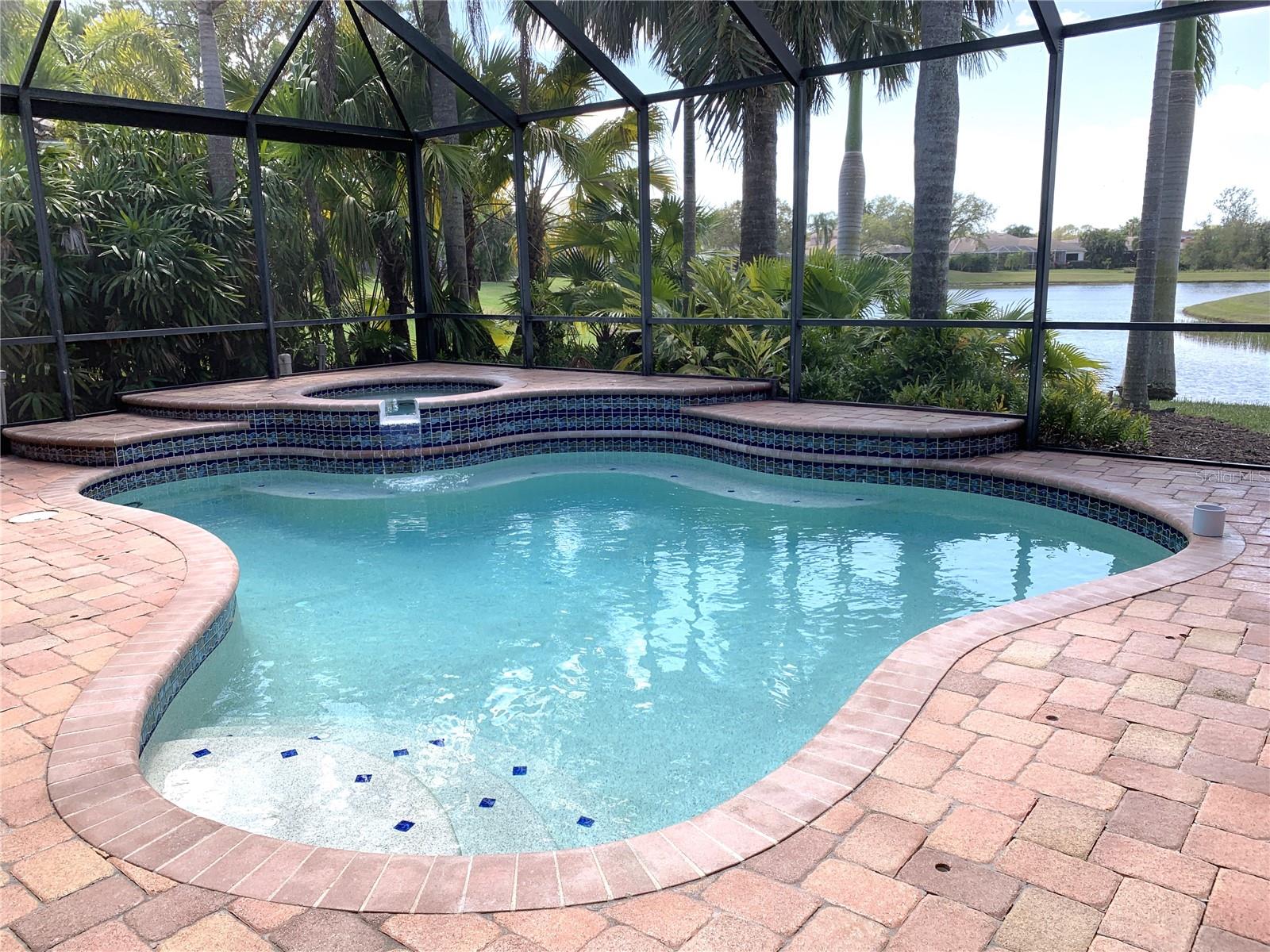 6828 HONEYSUCKLE TRL