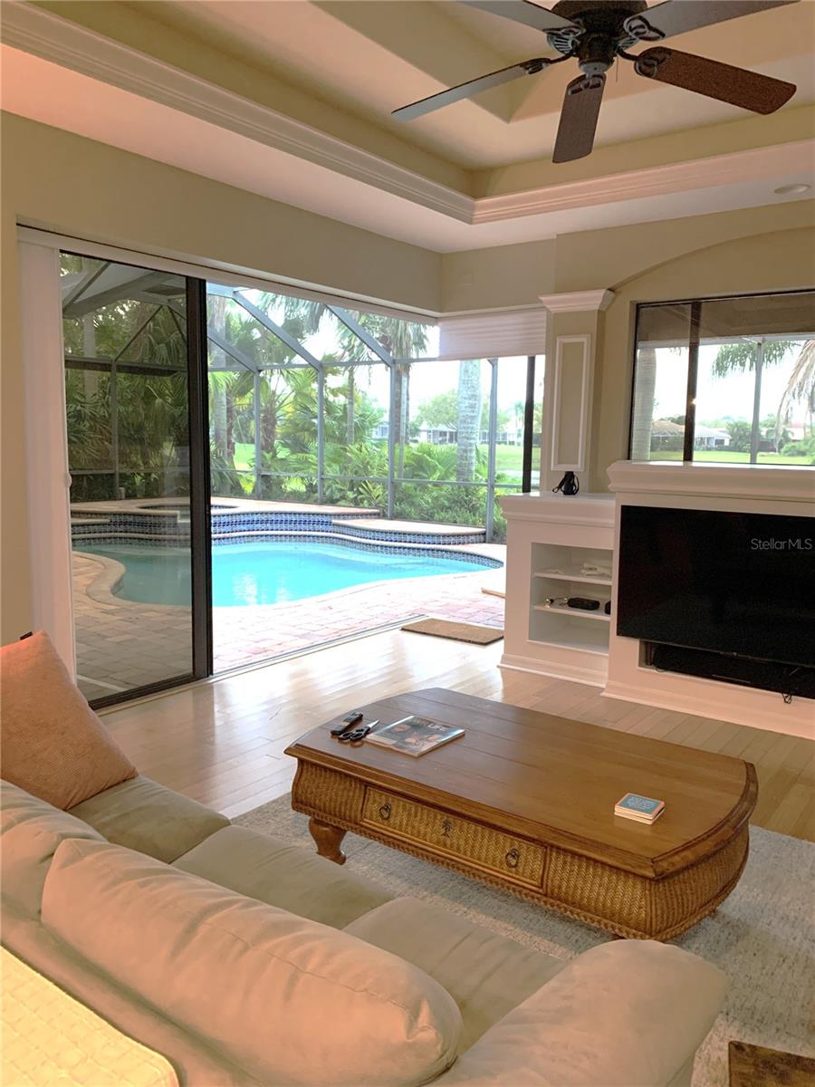 6828 HONEYSUCKLE TRL