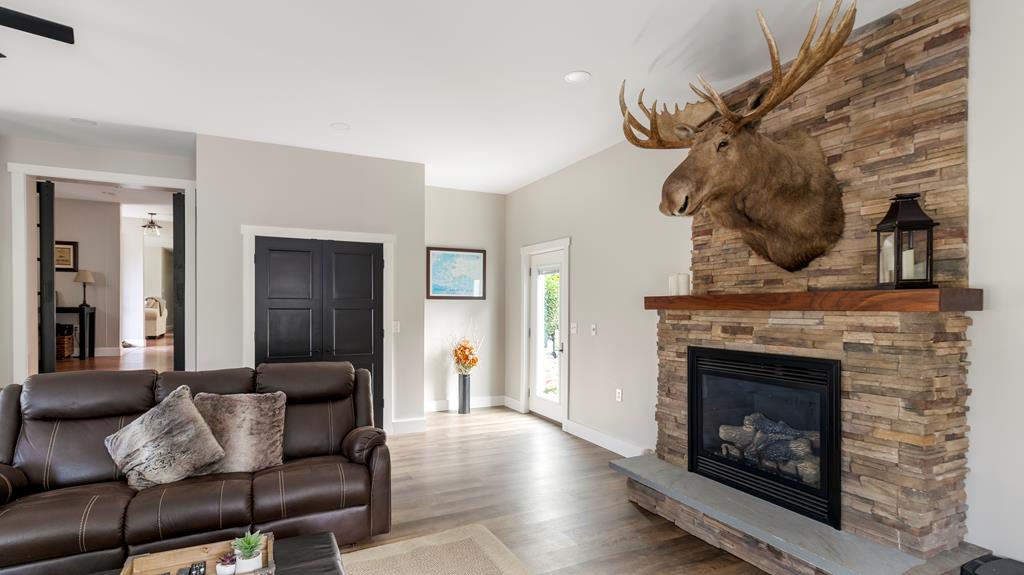 8423 Lower Lake Road