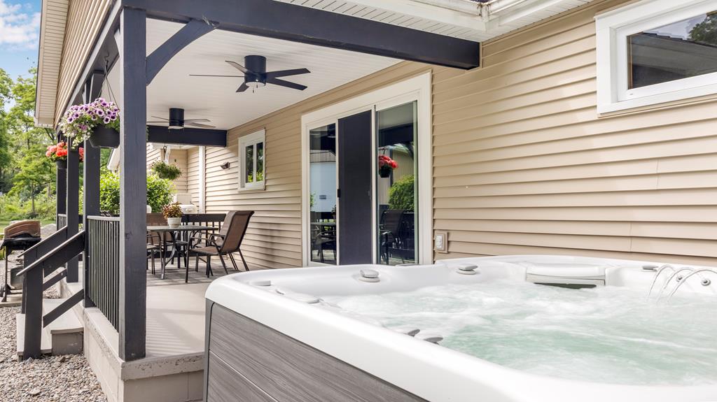 8423 Lower Lake Road