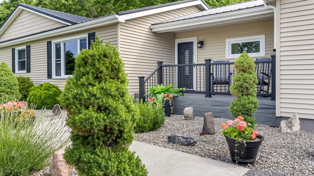 8423 Lower Lake Road