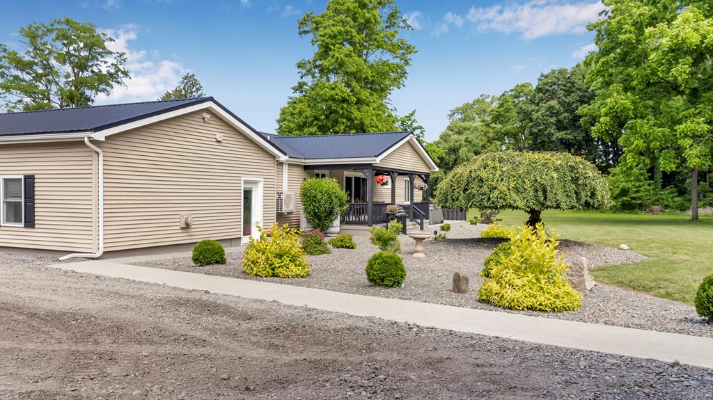 8423 Lower Lake Road