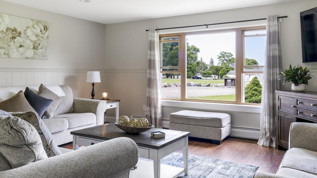 8423 Lower Lake Road