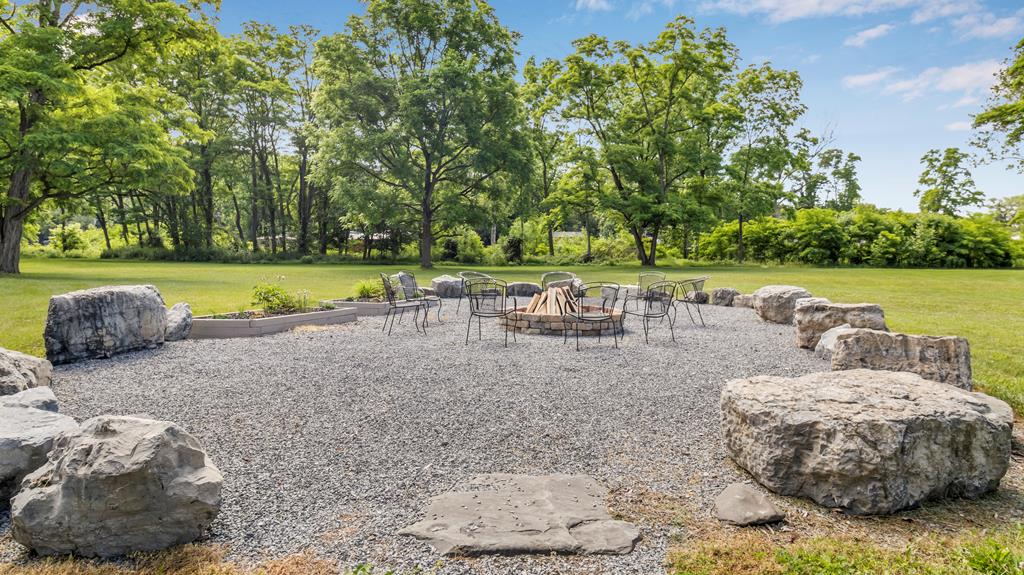 8423 Lower Lake Road