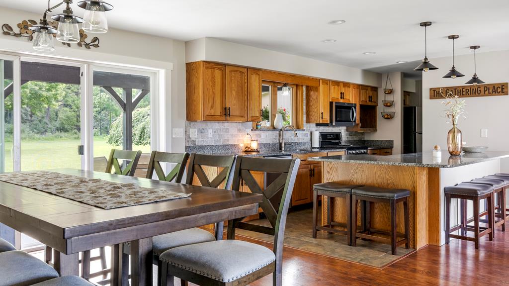 8423 Lower Lake Road