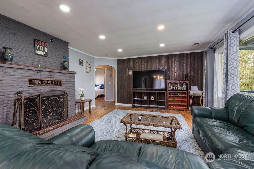 2111 N Pearl Street