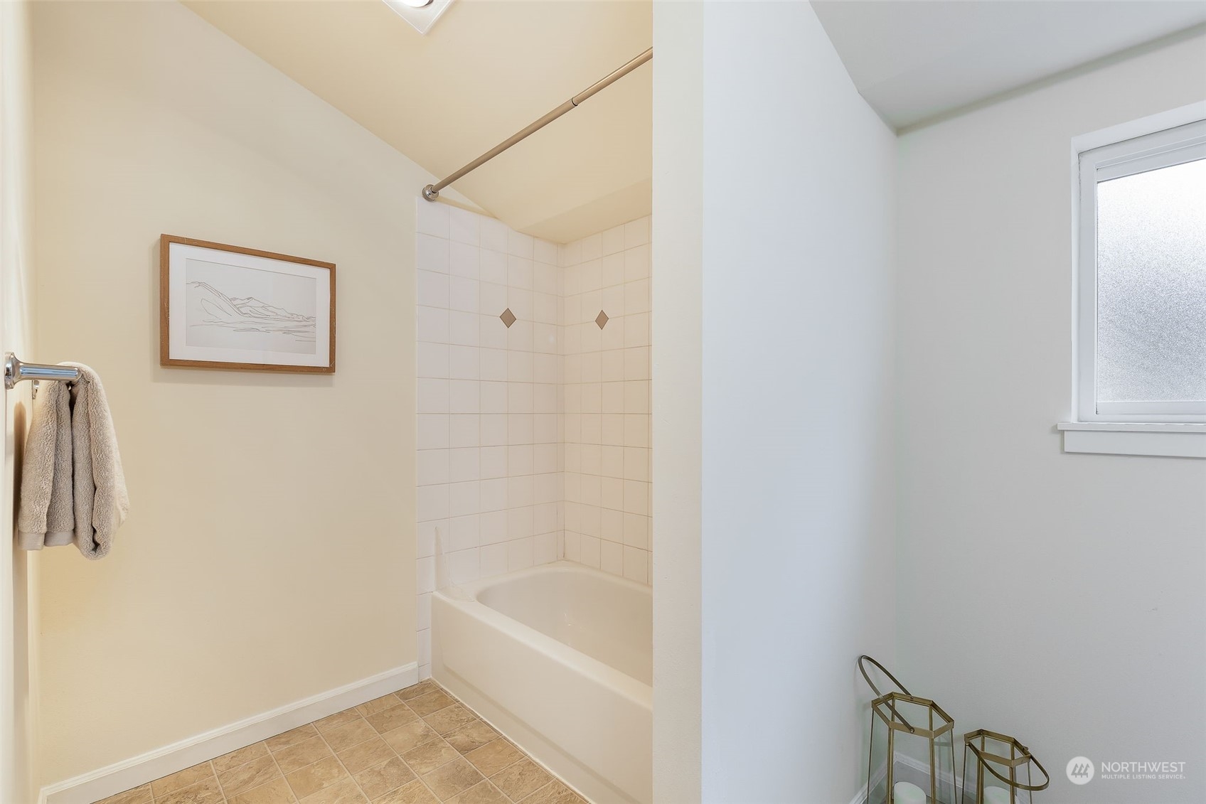 12326 14th Avenue NE Unit: B