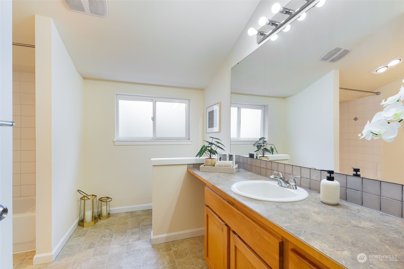 12326 14th Avenue NE Unit: B