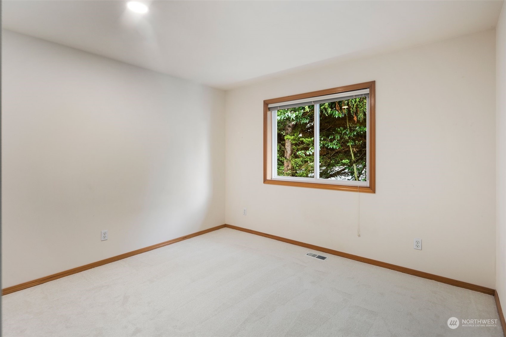 20121 Fremont Avenue N