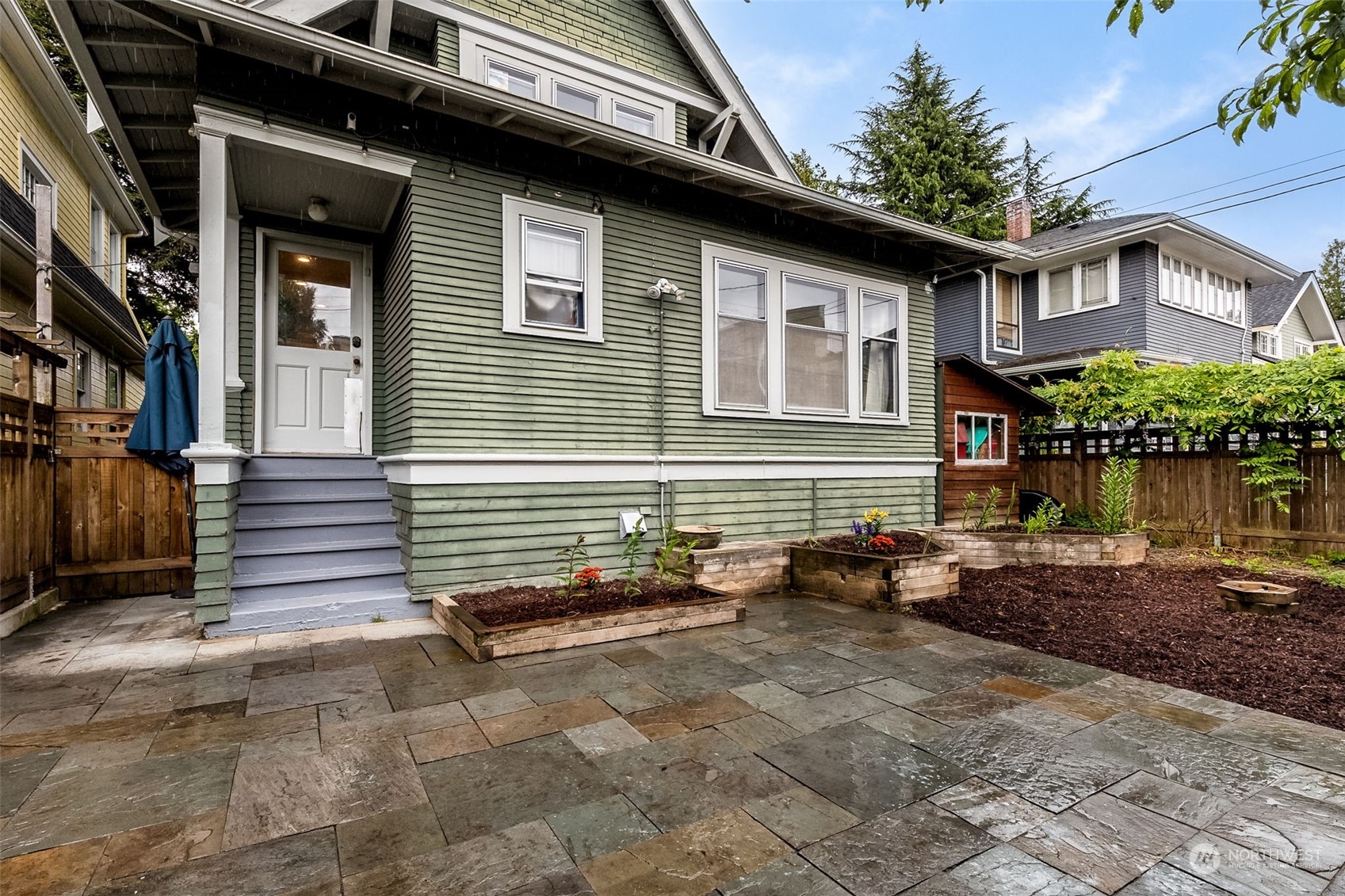 5249 16th Avenue NE