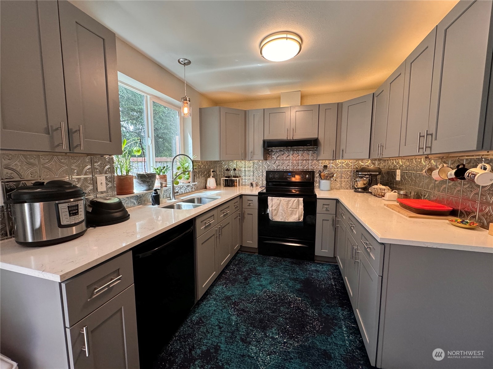 9817 9819 148th Street Ct E