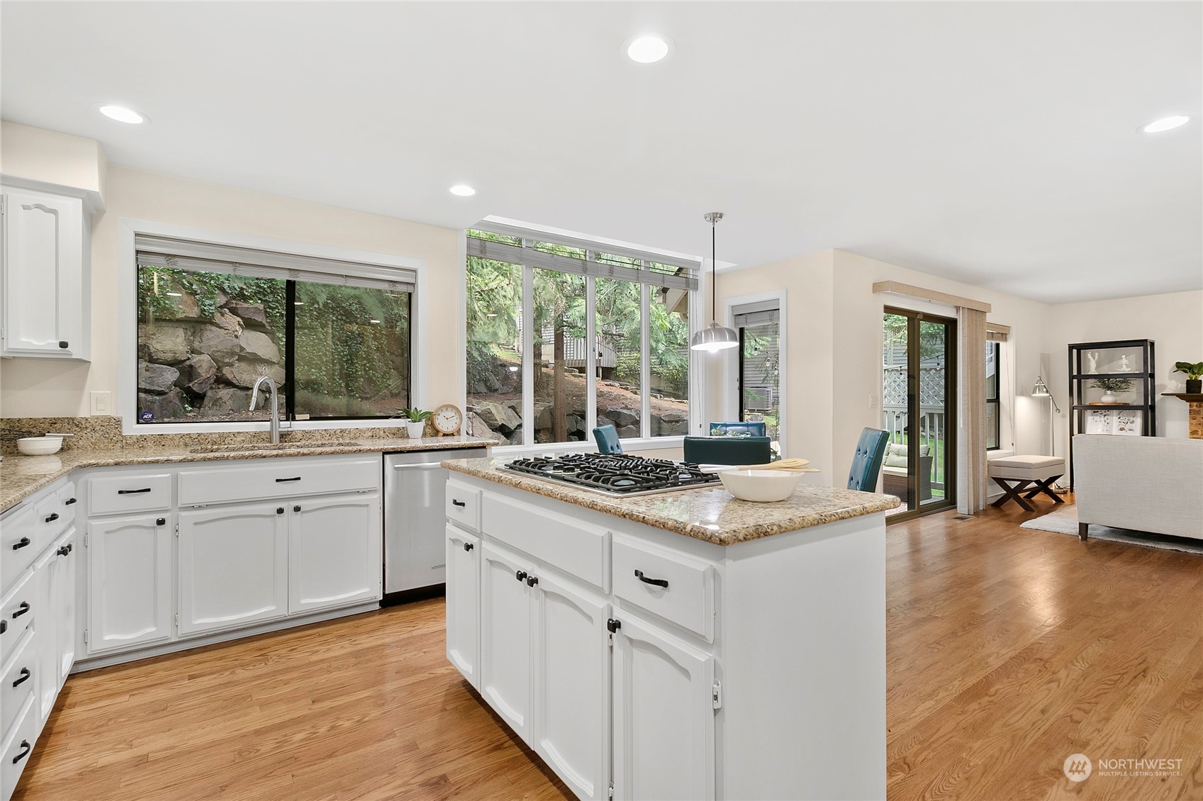 1115 NW Inneswood Drive