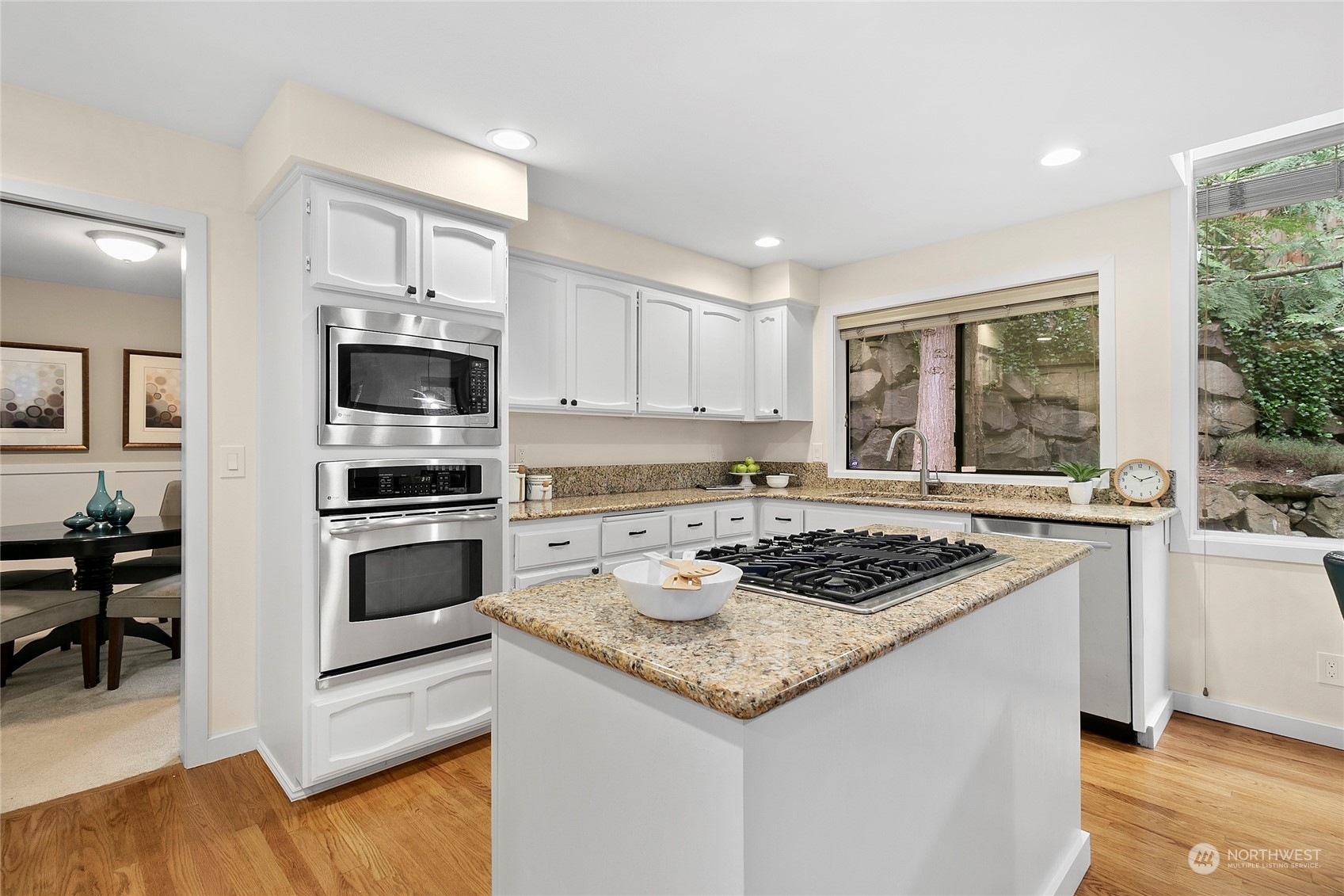 1115 NW Inneswood Drive