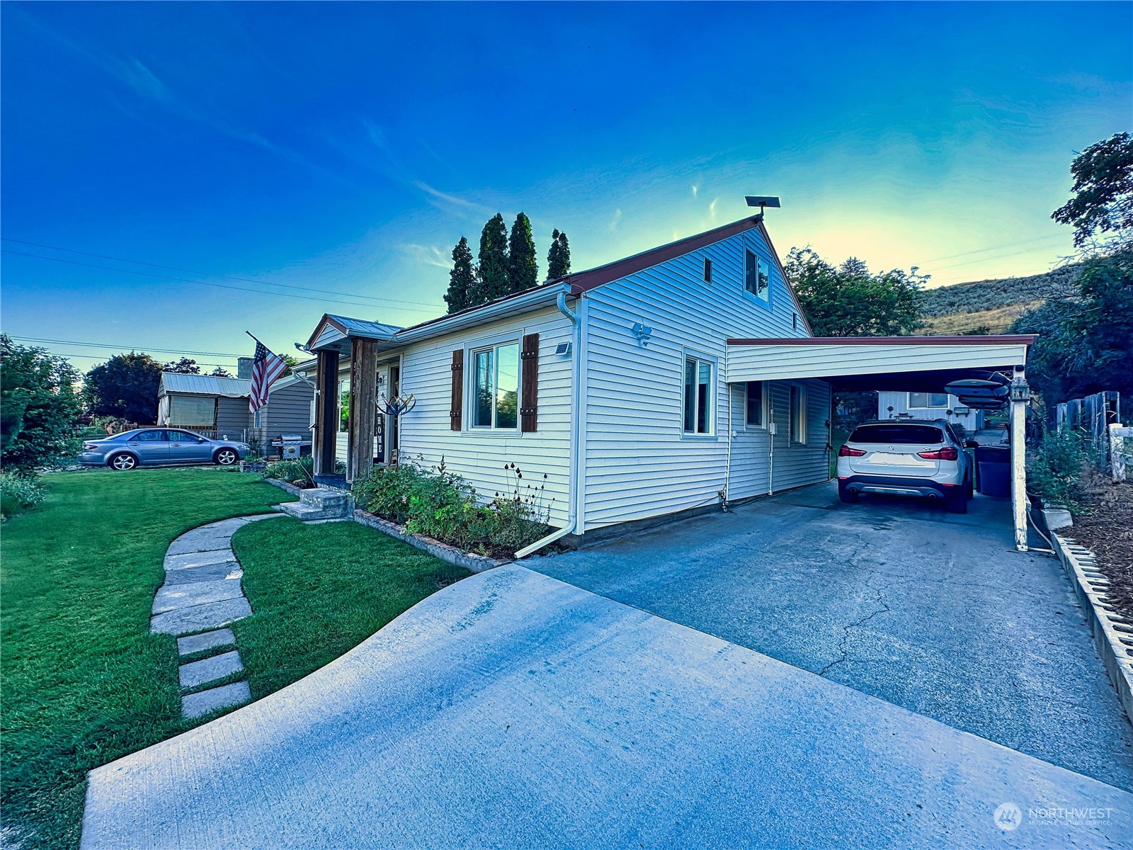 919 4th Avenue N