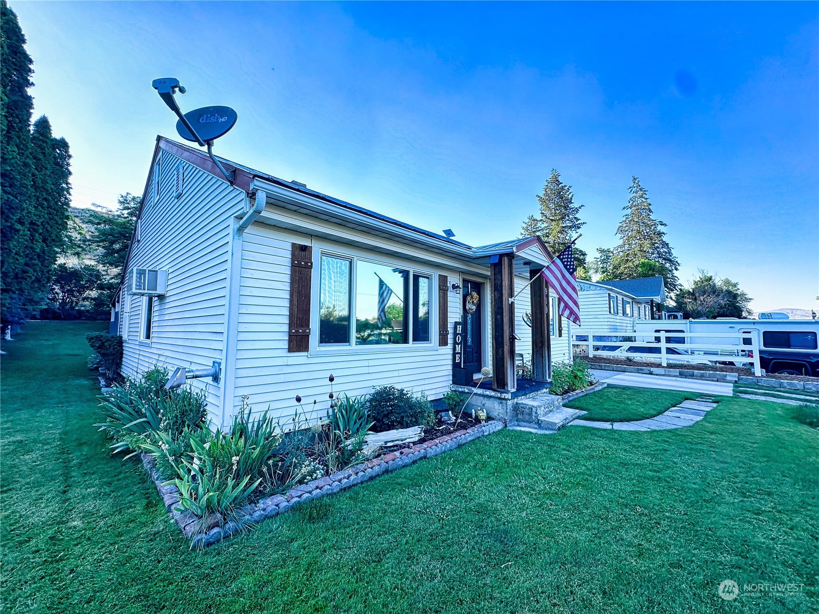 919 4th Avenue N