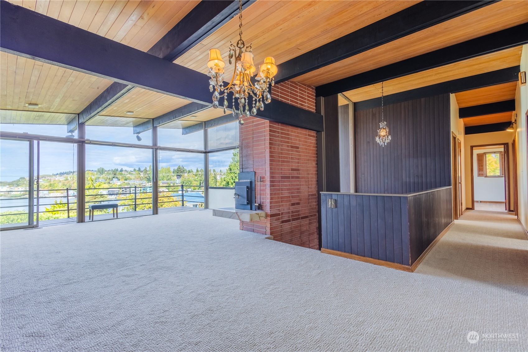 3653 W Commodore Way