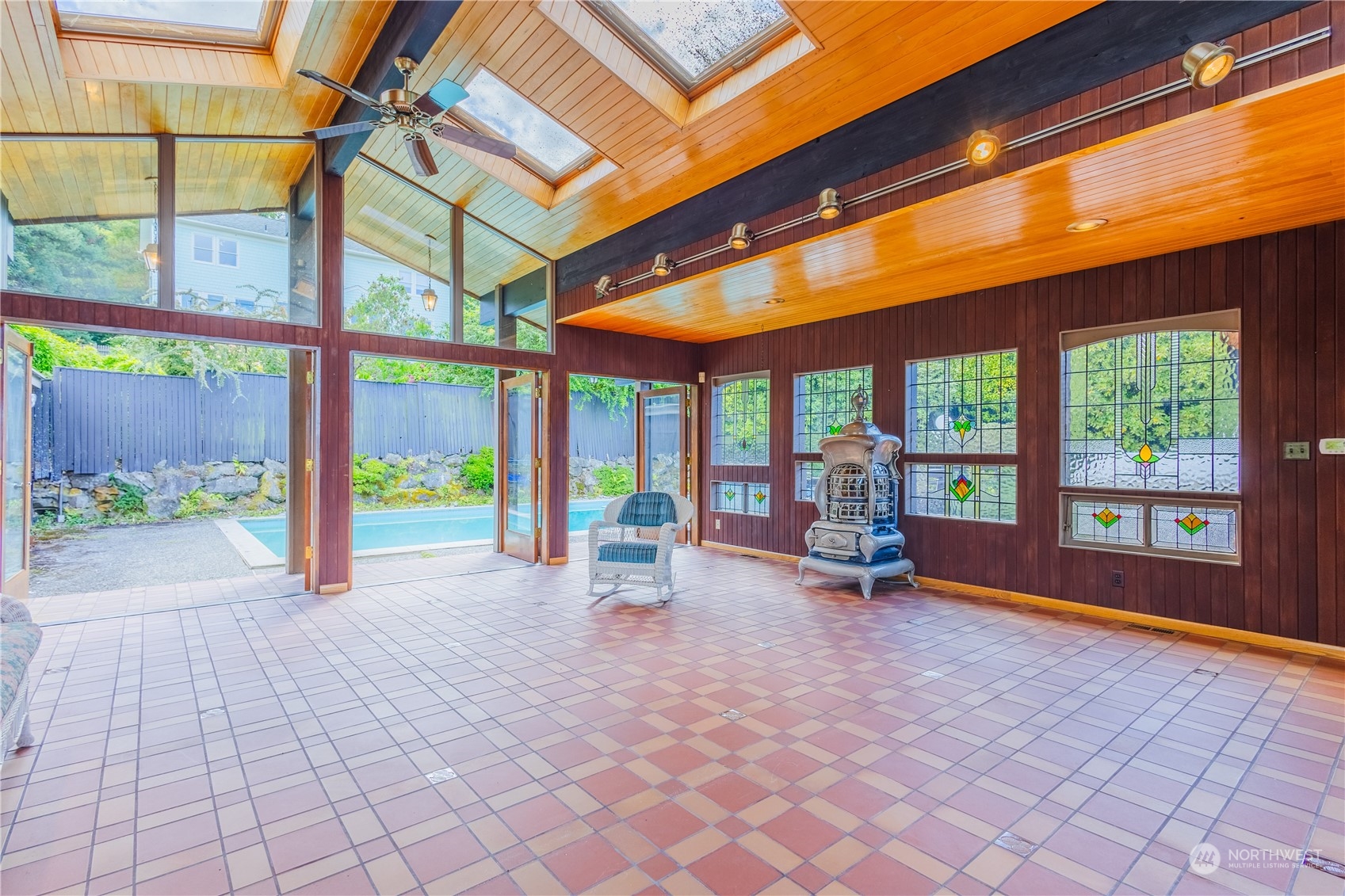 3653 W Commodore Way